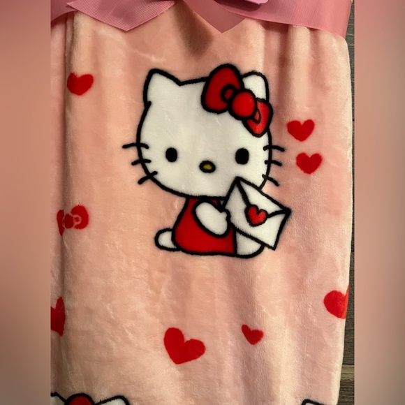 Hello Kitty Valentines Blanket - Picture 2 of 4